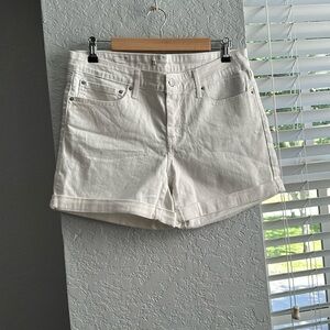 New Levi women’s jean shorts size 31 waist with 5 inch inseam